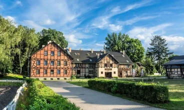 Częścią kompleksu Zamku Kliczków jest także Folwark Książęcy