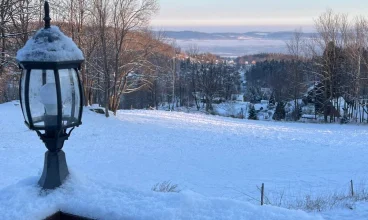 Widoki na zimowe Karkonosze z hotelu