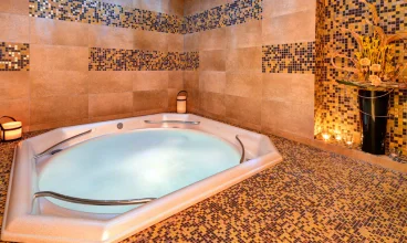 Dla gości jest dostępne jacuzzi, 3 sauny i strefa relaksu