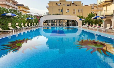 Universal to elegancki hotel z basenem we Włoszech