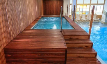 Przy basenie jest też jacuzzi