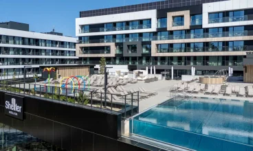 To nadmorski hotel z kompleksem basenów