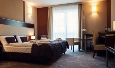 Z pokoi widać góry lub kolejkę gondolową