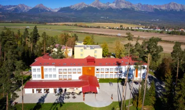 Family Resort Lučivná znajduje się u podnóża Tatr, 12 km od miasta Poprad