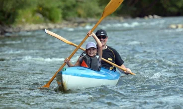 Okolica zachęca do aktywności - wycieczek, kajaków, spływów pontonowych, nart