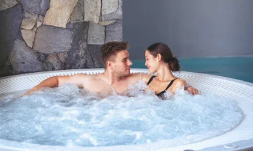 Woda w jacuzzi ma 36 stopni Celsjusza