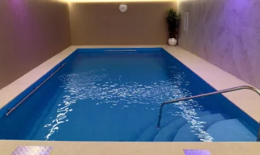 Goście mogą tutaj dbać o zdrowie oraz relaksować się u stóp Gór Izerskich