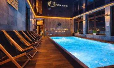 W strefie wypoczynku znajdują się wygodne leżaki