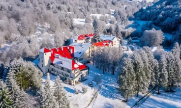 Obiekt jest pięknie wkomponowany w okoliczną przyrodę