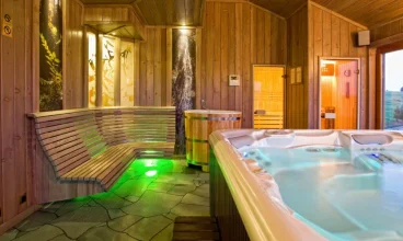 SPA obejmuje saunę fińską, infra-red oraz nowoczesne jacuzzi