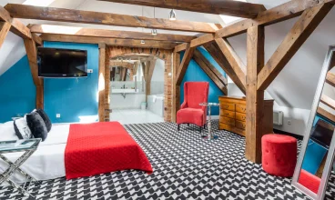 W indywidualnym wystroju wykorzystano oryginalne drewniane elementy