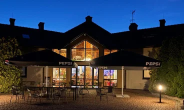 To obiekt zlokalizowany plisko parku narodowego i parku krajobrazowego