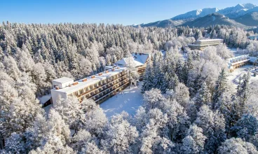 Jest pięknie położona na Antałówce, we wschodniej części Zakopanego