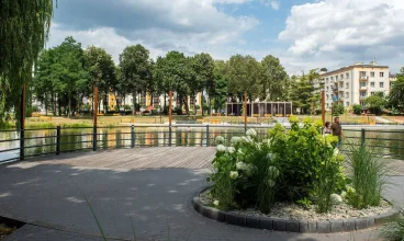 Montis Hotel & SPA jest położony na skraju parku i w pobliżu zalewu miejskiego
