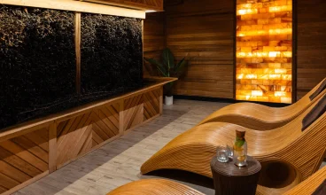 Goście spragnieni relaksu mogą odpocząć w grocie solnej z tężnią solankową