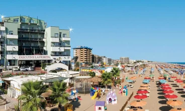 Hotel w pierwszej linii brzegowej, tuż przy piaszczystej plaży