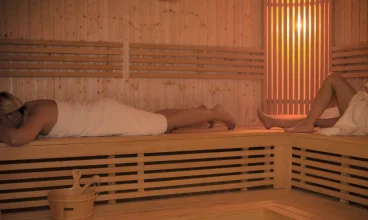 Strefa saun składa się z sauny suchej, parowej z aromaterapią i hammamu