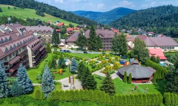 Hotel Stok jest malowniczo położony w Beskidach, w zachodniej części Wisły