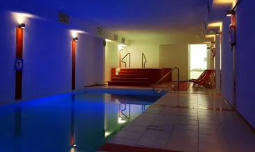 Hotel posiada kameralną strefę wellness sprzyjającą relaksowi
