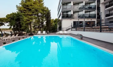 SeeSea to hotel z basenem przy plaży