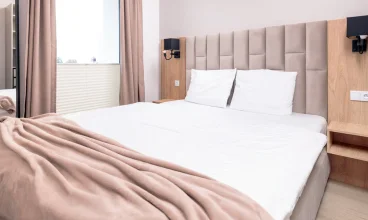 Apartament Design posiada podwójne łóżko o wymiarze 160×200 oraz sofę w salonie