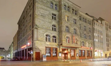 Obiekt jest usytuowany nieopodal Rynku