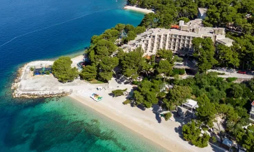 Bluesun Hotel Soline**** znajduje się nad samym Adriatykiem