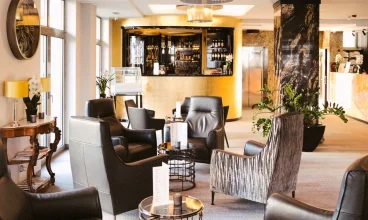 W samym centrum willi znajduje się klimatyczny lobbybar