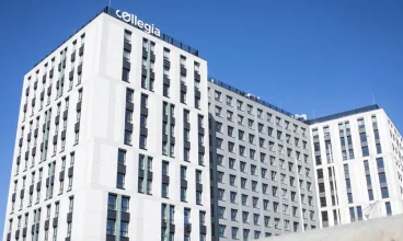 Hotel jest położony w gdańskiej dzielnicy Zaspa