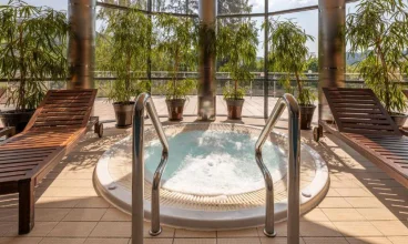 Na gości czeka jacuzzi z przyjemnym widokiem