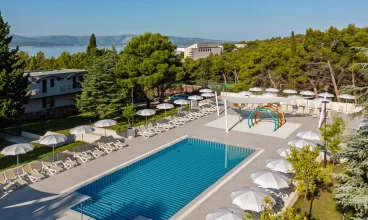 Bluesun Holiday Village Bonaca posiada kilka basenów zewnętrznych