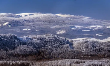 Zimą Karkonosze zamieniają się na biały raj dla turystów
