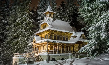Jaszczurówka słynie ze stylowej kaplicy na skraju lasu