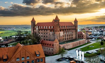 Zamek Gniew to potężna krzyżacka twierdza z luksusowym hotelem