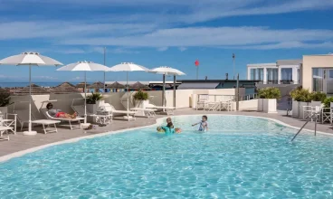 Nautilus to hotel przy plaży z basenem