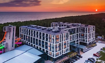 Zalewski to hotel z wewnętrznym i zewnętrznym aquaparkiem nad morzem