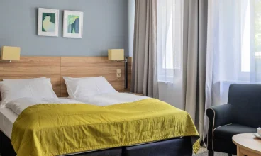 W ofercie znajdują się pokoje dwu- oraz trzyosobowe