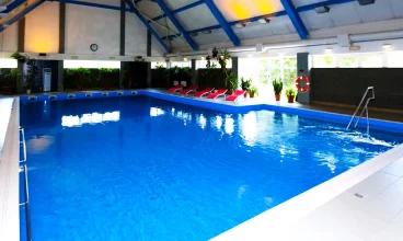 Obiekt dysponuje krytym basenem rekreacyjnym