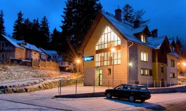 To świetna baza wypadowa dla fanów narciarstwa i górskich wędrówek