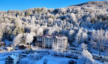 Hotel Elbrus znajduje się blisko centrum Szczyrku i skoczni narciarskich
