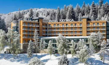 Hotel Krynica jest przepięknie wtopiony w zbocza Beskidu Sądeckiego