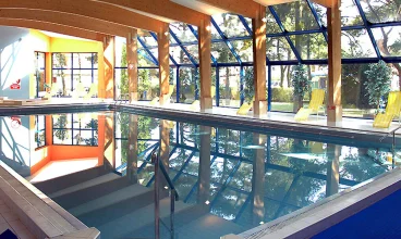 Ośrodek Wypoczynku i Rekreacji Venus posiada basen, saunę i jacuzzi