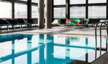 Hotel dysponuje basenem oraz strefą fitness