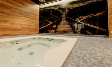 W strefie wellness na gości czeka kąpiel w jacuzzi