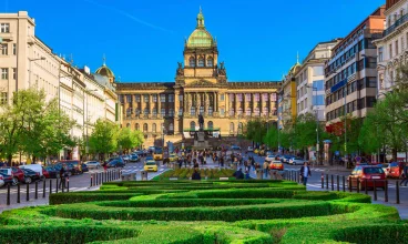 Do Placu Wacława i Muzeum Narodowego można dojść spacerem w niecałe 15 minut