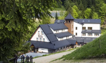 Hotel został zaprojektowany tak, by umożliwiać kontakt z naturą