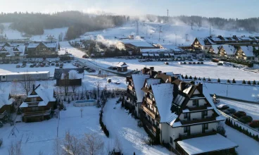 Nawet zimą da się tutaj dojechać samochodem, drogi zawsze są przygotowane