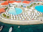 Hotel wyróżnia największy kompleks zewnętrznych basenów w okolicy