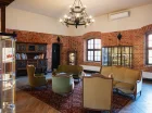 Stylowe, zamkowe wnętrza lobby wprowadzają gości w atmosferę hotelu już od progu