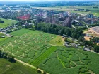 150 m od obiektu znajduje się dodatkowa atrakcja - Labirynt w Polu Kukurydzy